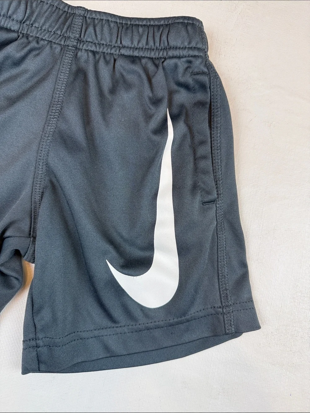Nike Kids Red Dark Gray Athletic Shorts Set Size Pockets Elastic Waist Size 4T